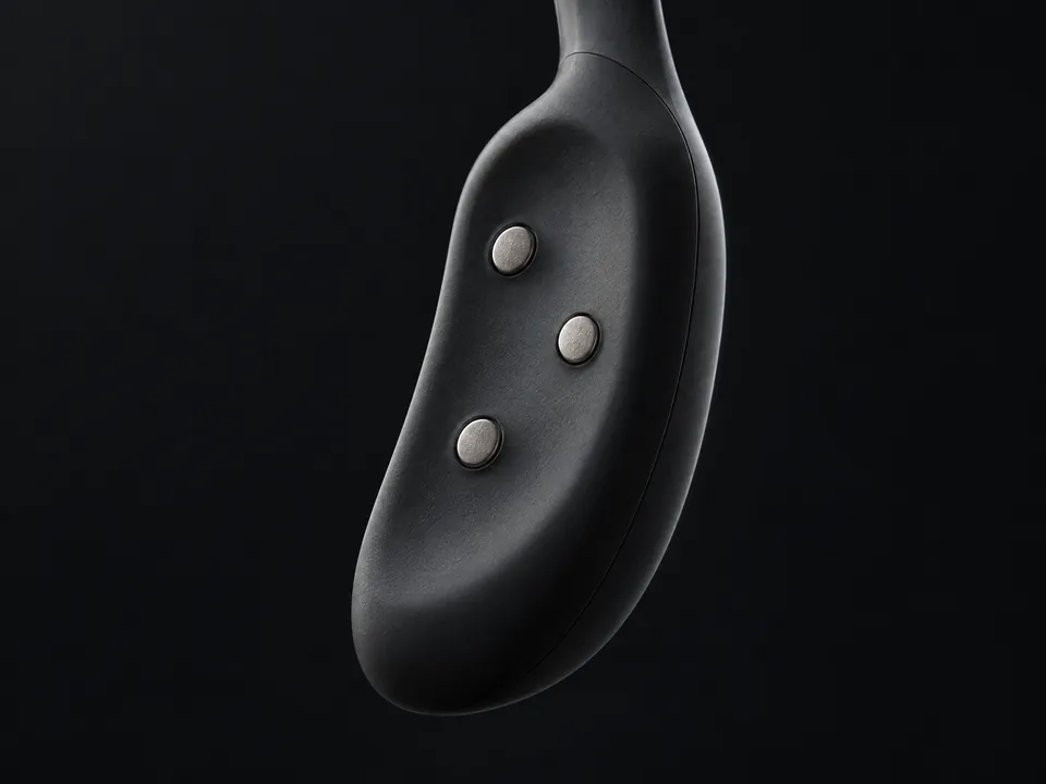 Behind-ear pod: three electrodes on the skin side.
